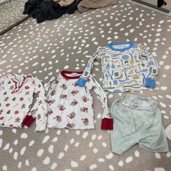 Lot of 13 Pima pajamas set long sleeve tee pants TBBC Santa toddler magnolia boy - Picture 14 of 14